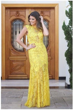 Yellow Elaborate Sleeveless Sheath/Column Lace Prom Dresses